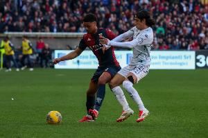 罗马诺：米兰愿2000万欧+浮动报价德温特，热那亚要价2500万欧