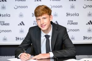 挖角利物浦！纽卡官方：利物浦16岁小将艾萨克-莫兰加盟球队