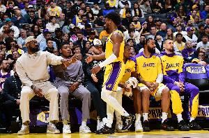 霍里：詹姆斯父子合同6000万 没有GM会为引进只打1-2年的球员拆队