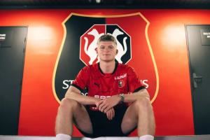 罗马诺：帕尔马有意雷恩21岁中场乔丹-詹姆斯，正在推进转会谈判