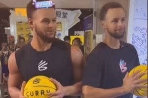 以假乱真！当库里看到自己的蜡像 也忍不住模仿起来