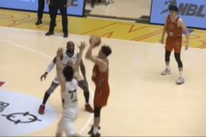 关键先生！薛傅文决胜三记三分并上演准绝杀 率队逆转锁定季后赛