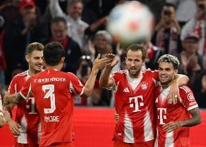 踢球者评德甲首轮最佳阵容：凯恩领先拜仁5将入选，迪亚斯无缘