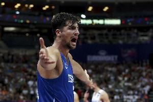 外线还没投开！阿夫迪亚半场三分4中0拿下11分4板1助3帽