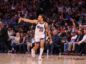 美记：相比于交易蒙克 国王更可能交易德文-卡特以签下威少