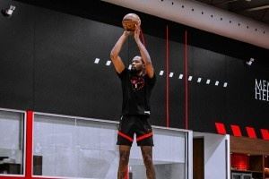 新赛季集结号吹响！火箭官方发布训练图集 众将挥汗如雨全力冲刺