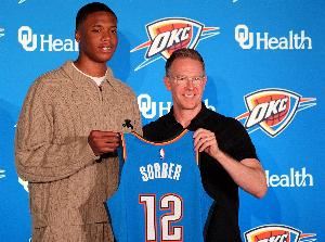 同病相怜&均菜鸟赛季报销！托皮奇：和索伯聊了并给了他鼓励