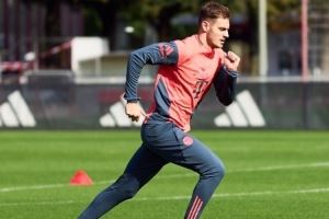 拜仁官方：斯坦尼西奇今天再次进行跑步训练，积极康复中