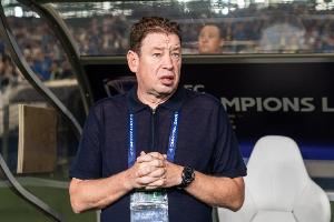 斯卢茨基点名表扬于汉超和吴曦：他们榜样领袖的作用是大家公认的