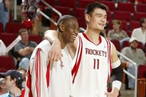 杨毅：姚明放在这个时代无敌不了 但他能多打好些年&在场上作用大