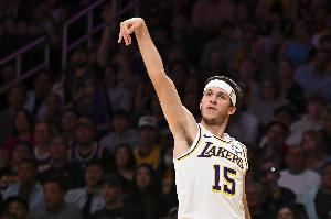 媒体人：里夫斯属于是人工东子 如果不签顶薪只能说明儿湖梦晚期